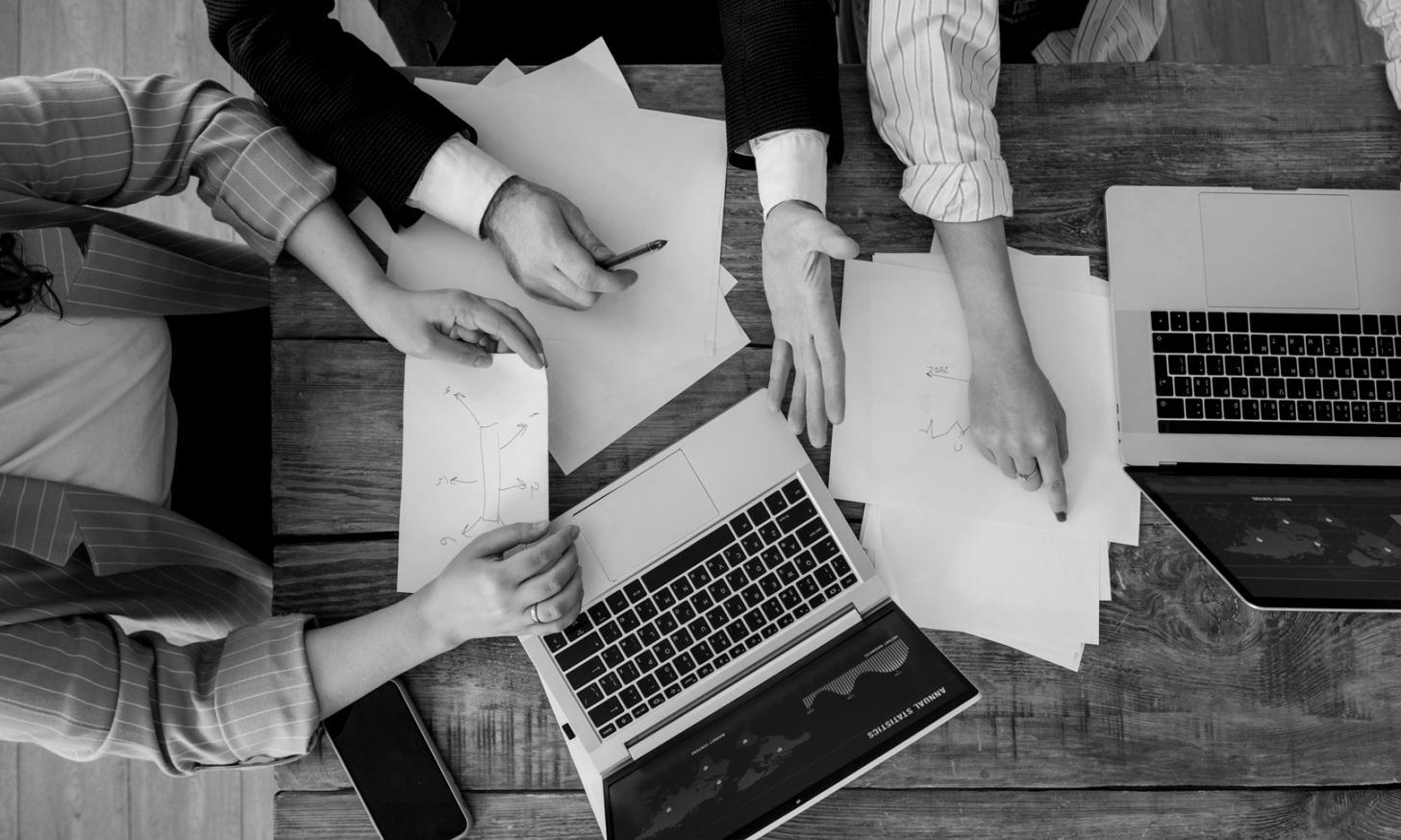 Финансовое планирование в офисе Vradyne